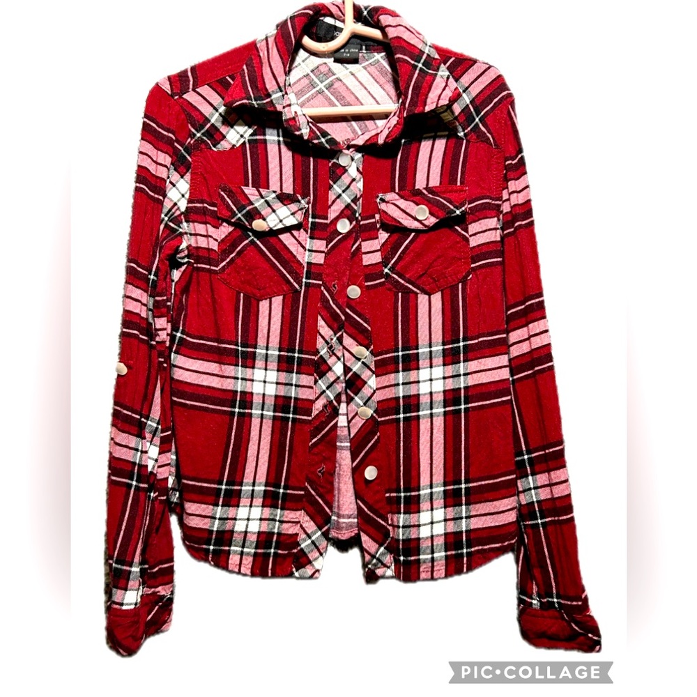 Girls plaid button down shirt. Good condition